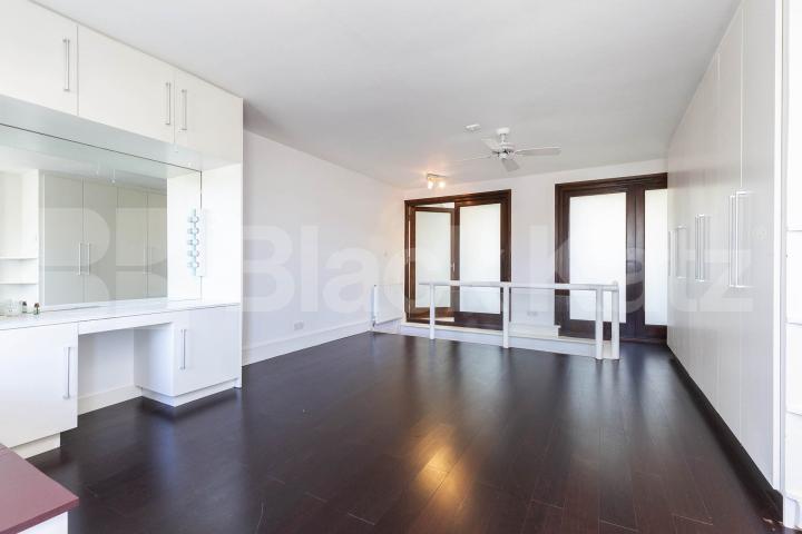 Located within the catchment area of sought after schools in Highgate North Hill, Highgate 